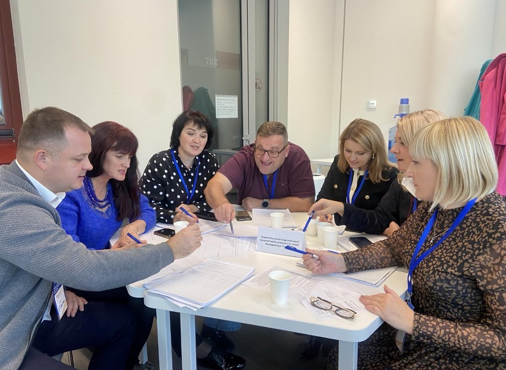 Обговорення дискусійних питань